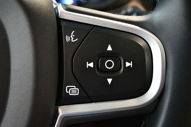 2022 Volvo XC60 B5 FWD Momentum - 22876471 - 40