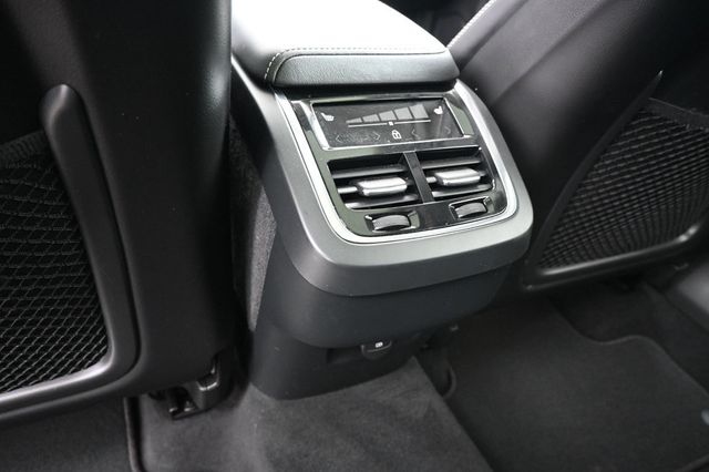 2022 Volvo XC60 B6 AWD Inscription Advanced Pkg Climate Pkg - 22942303 - 16