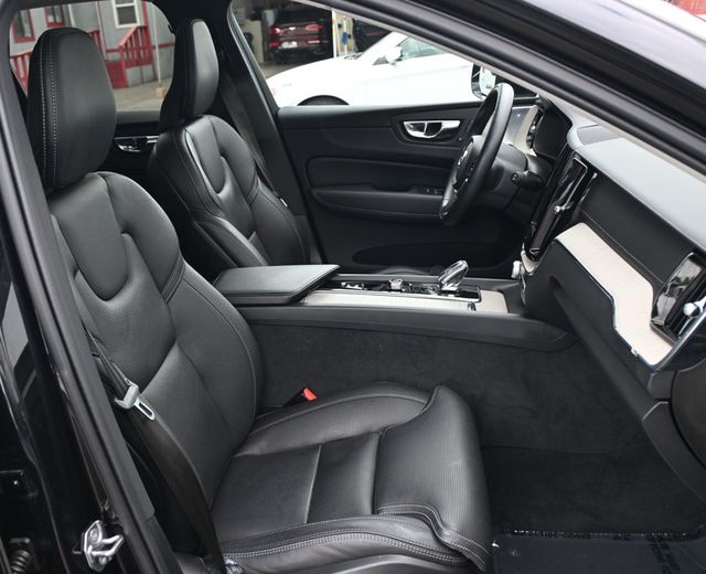 2022 Volvo XC60 B6 AWD Inscription Advanced Pkg Climate Pkg - 22942303 - 17