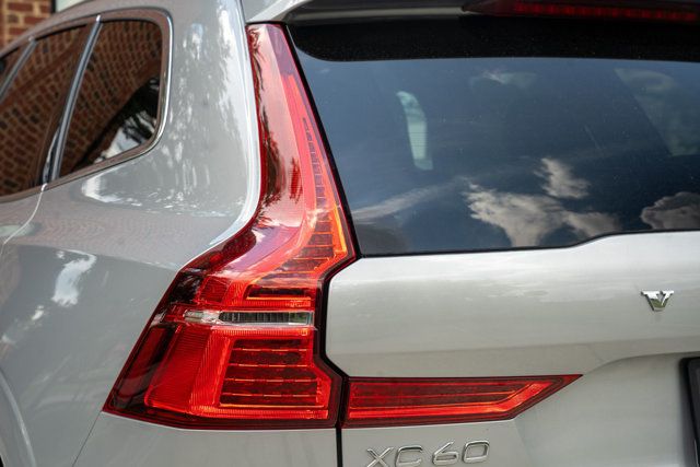 2022 Volvo XC60 LocalTrade/Inscription/B5/AWD/ClimatePkg/AdvancedPkg/HeadsUpDisp - 23046265 - 10