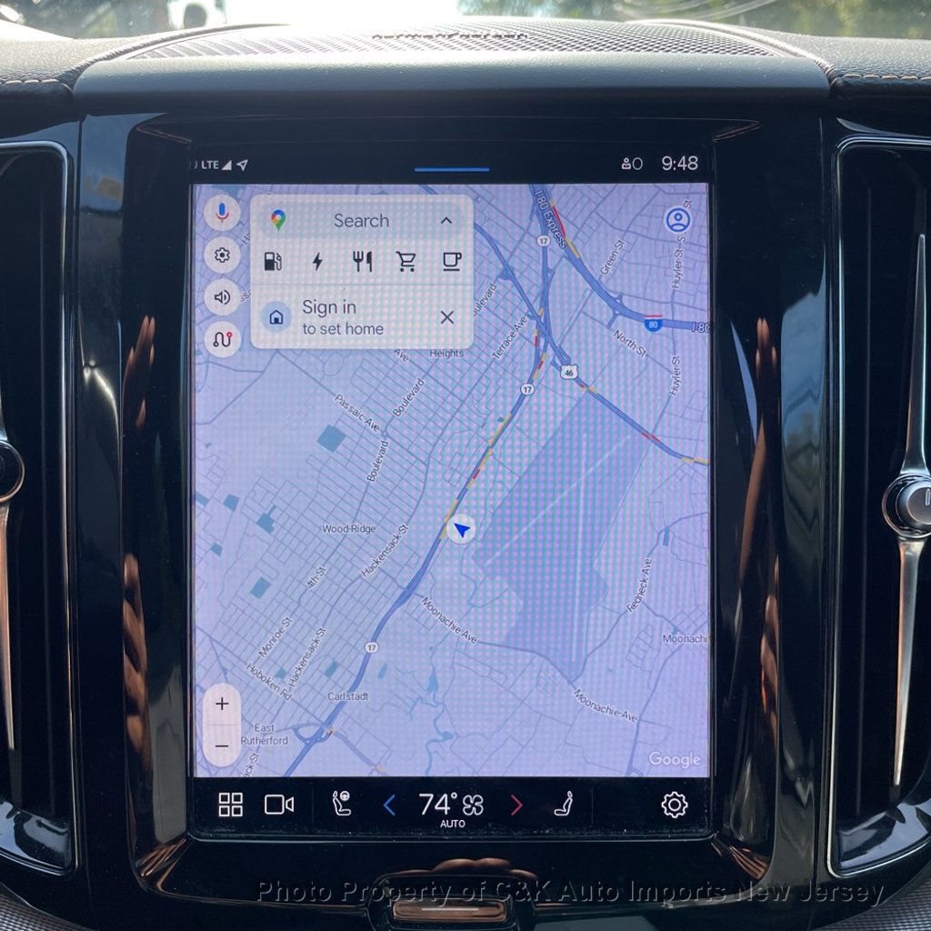 2022 Volvo XC60 Recharge T8 eAWD R-Design photo 11