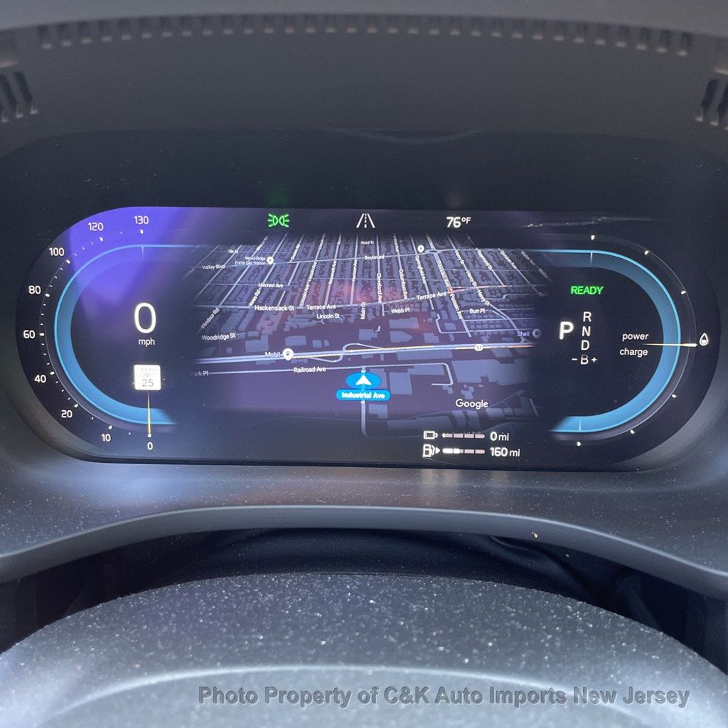 2022 Volvo XC60 Recharge T8 eAWD R-Design photo 12