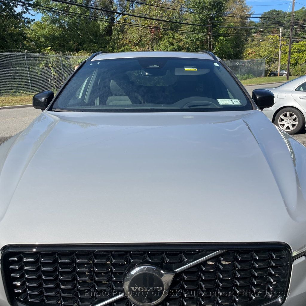 2022 Volvo XC60 Recharge T8 eAWD R-Design photo 15