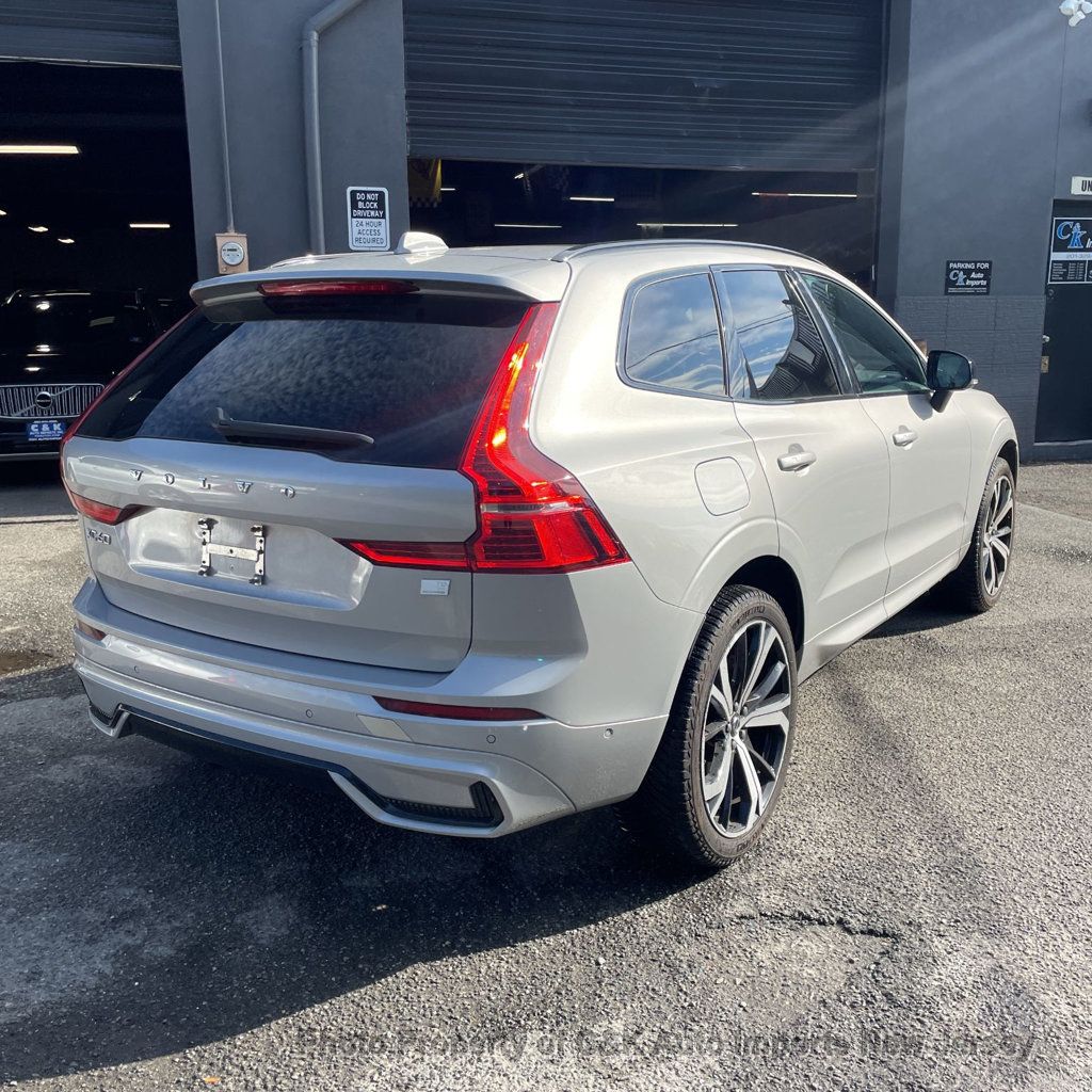 2022 Volvo XC60 Recharge T8 eAWD R-Design photo 6