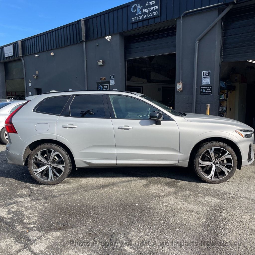 2022 Volvo XC60 Recharge T8 eAWD R-Design photo 7