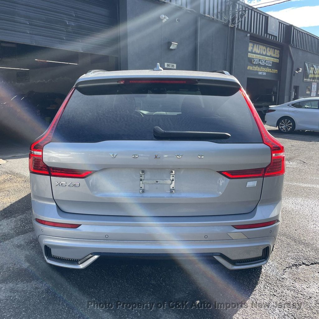 2022 Volvo XC60 Recharge T8 eAWD R-Design photo 8