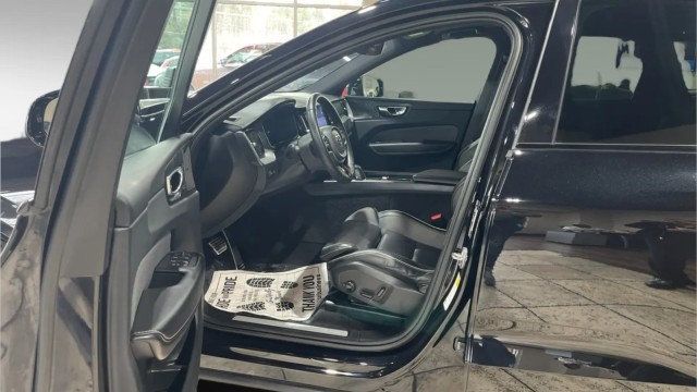 2022 Volvo XC60 Recharge Plug-In Hybrid R-Design - 22970205 - 9