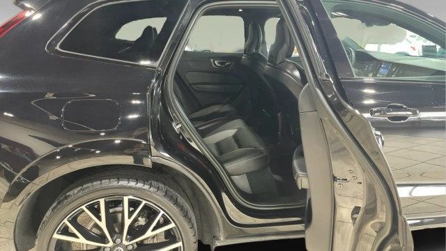 2022 Volvo XC60 Recharge Plug-In Hybrid R-Design - 22970205 - 11