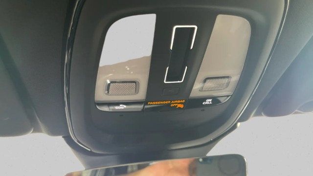 2022 Volvo XC60 Recharge Plug-In Hybrid R-Design - 22970205 - 16