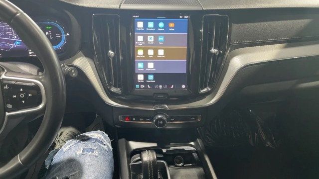 2022 Volvo XC60 Recharge Plug-In Hybrid R-Design - 22970205 - 17