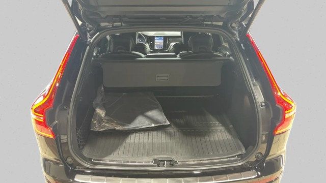2022 Volvo XC60 Recharge Plug-In Hybrid R-Design - 22970205 - 8