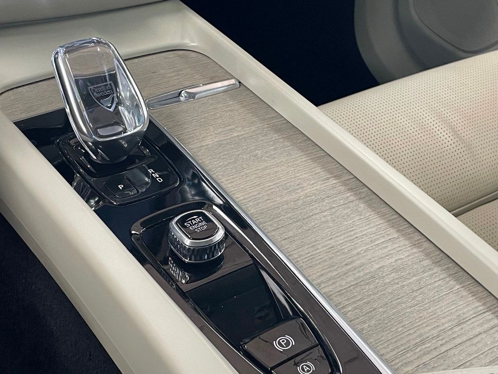 2022 Volvo XC60 Recharge Plug-In Hybrid T8 eAWD PHEV Inscription - 23002977 - 32