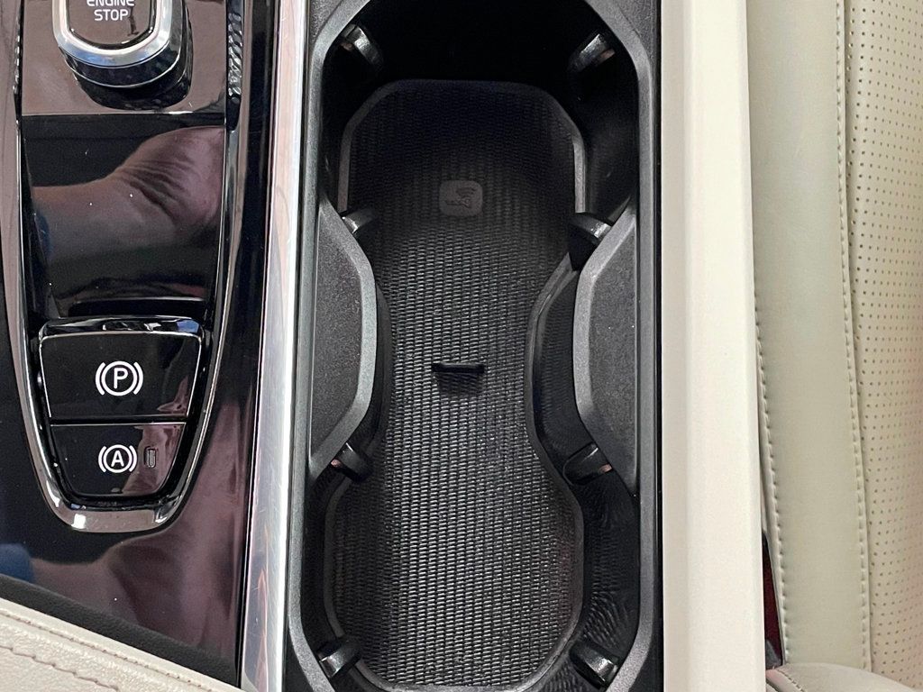 2022 Volvo XC60 Recharge Plug-In Hybrid T8 eAWD PHEV Inscription - 23002977 - 35