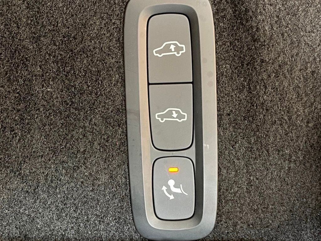 2022 Volvo XC60 Recharge Plug-In Hybrid T8 eAWD PHEV Inscription - 23024835 - 20