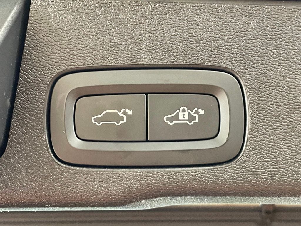 2022 Volvo XC60 Recharge Plug-In Hybrid T8 eAWD PHEV Inscription - 23024835 - 21