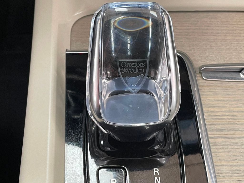 2022 Volvo XC60 Recharge Plug-In Hybrid T8 eAWD PHEV Inscription - 23024835 - 32