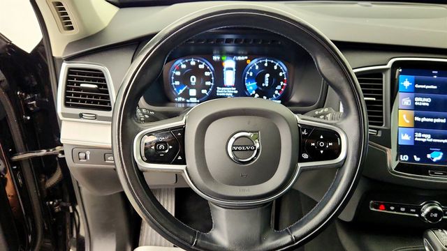 2022 Volvo XC90 T5 AWD Momentum 7P w/ Climate Package - 23072875 - 12