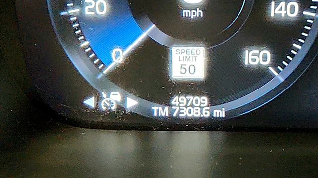 2022 Volvo XC90 T5 AWD Momentum 7P w/ Climate Package - 23072875 - 14