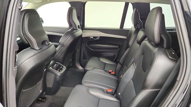 2022 Volvo XC90 T5 AWD Momentum 7P w/ Climate Package - 23072875 - 19
