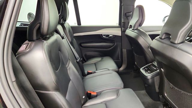 2022 Volvo XC90 T5 AWD Momentum 7P w/ Climate Package - 23072875 - 22