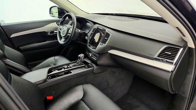 2022 Volvo XC90 T5 AWD Momentum 7P w/ Climate Package - 23072875 - 24