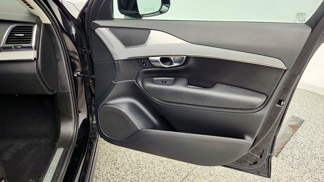 2022 Volvo XC90 T5 AWD Momentum 7P w/ Climate Package - 23072875 - 25