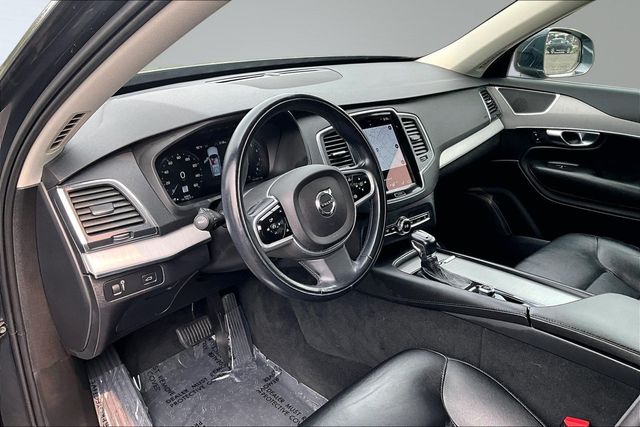 2022 Volvo XC90 T5 Momentum 7 Passenger - 23050714 - 10
