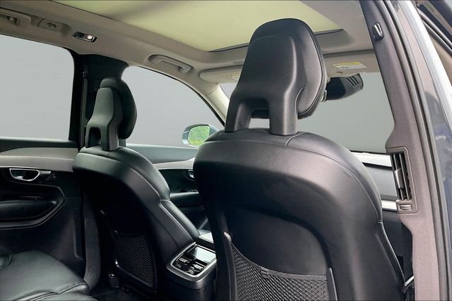 2022 Volvo XC90 T5 Momentum 7 Passenger - 23050714 - 14