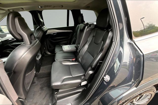 2022 Volvo XC90 T5 Momentum 7 Passenger - 23050714 - 16