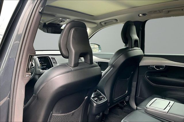 2022 Volvo XC90 T5 Momentum 7 Passenger - 23050714 - 17