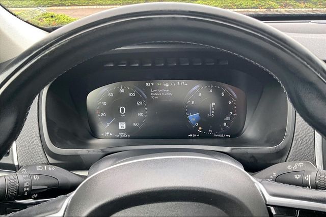 2022 Volvo XC90 T5 Momentum 7 Passenger - 23050714 - 22