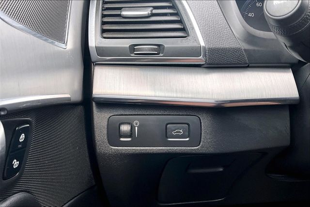 2022 Volvo XC90 T5 Momentum 7 Passenger - 23050714 - 27