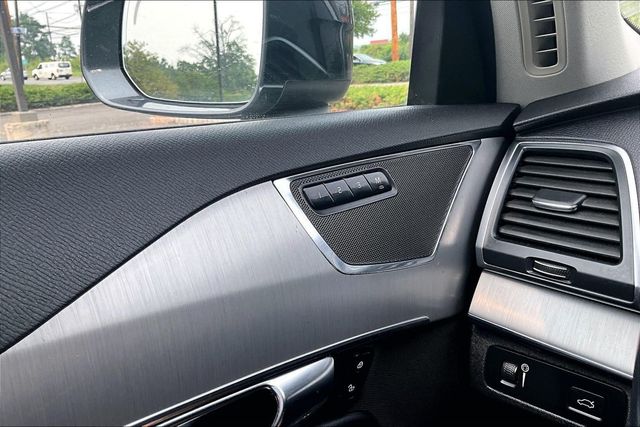 2022 Volvo XC90 T5 Momentum 7 Passenger - 23050714 - 28