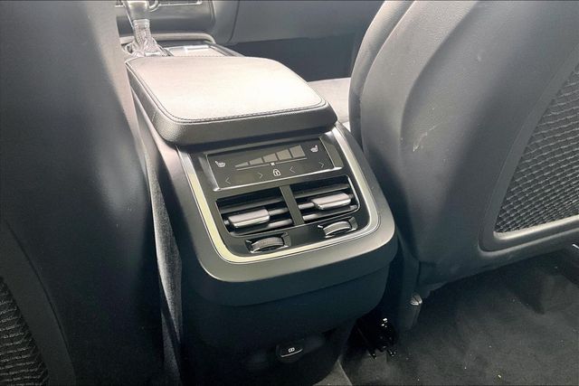 2022 Volvo XC90 T5 Momentum 7 Passenger - 23050714 - 35