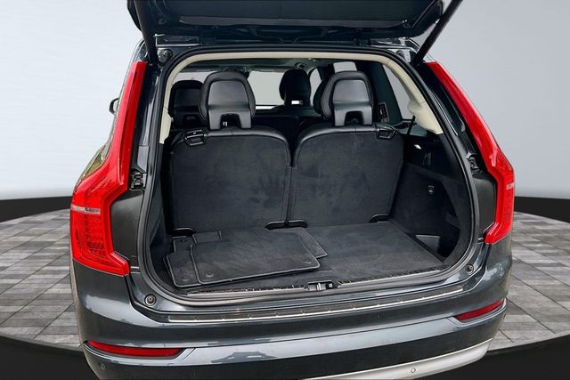 2022 Volvo XC90 T5 Momentum 7 Passenger - 23050714 - 36