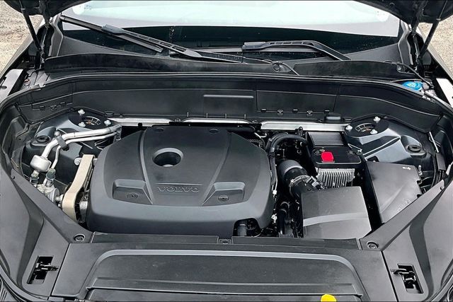 2022 Volvo XC90 T5 Momentum 7 Passenger - 23050714 - 38