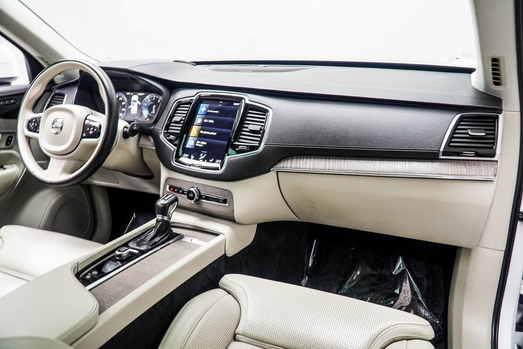 2022 Volvo XC90 T6 AWD Inscription photo 16