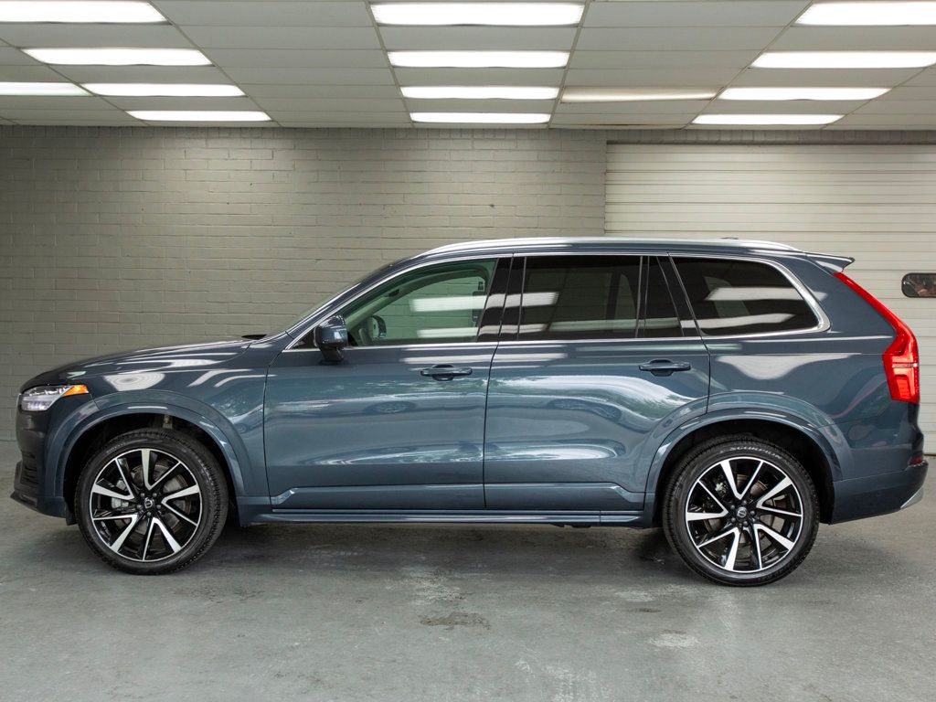 2022 Volvo XC90 T6 AWD Momentum photo 4
