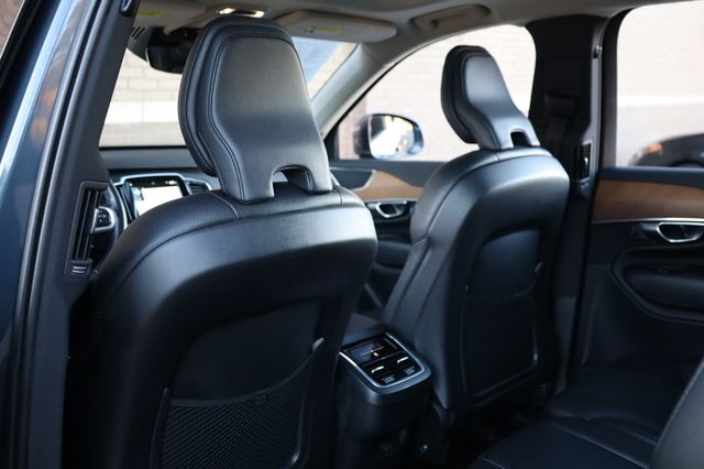 2022 Volvo XC90 T6 AWD Momentum 7P - 22947474 - 17