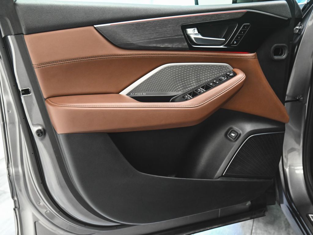 Acura MDX photo 8