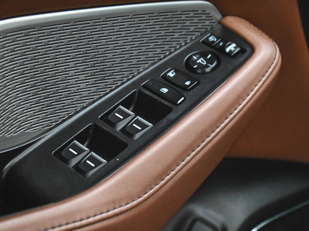 Acura MDX photo 9