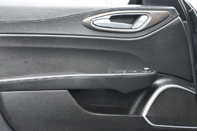 2023 Alfa Romeo Giulia Ti RWD - 23080085 - 9