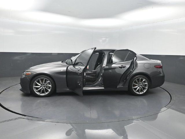2023 Alfa Romeo Giulia Ti RWD - 23080085 - 37