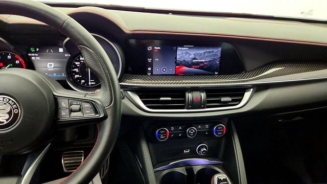 2023 Alfa Romeo Stelvio Estrema AWD w/ Active Assist Plus Package  - 23028070 - 17