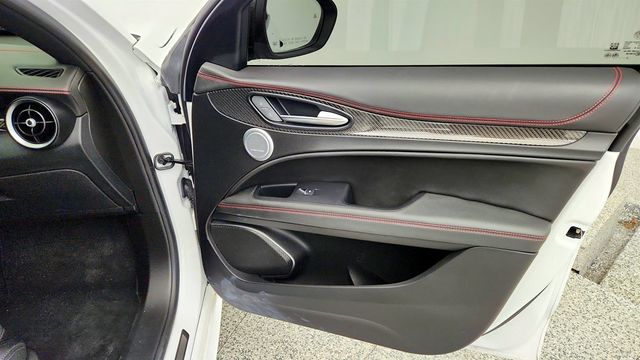 2023 Alfa Romeo Stelvio Estrema AWD w/ Active Assist Plus Package  - 23028070 - 26