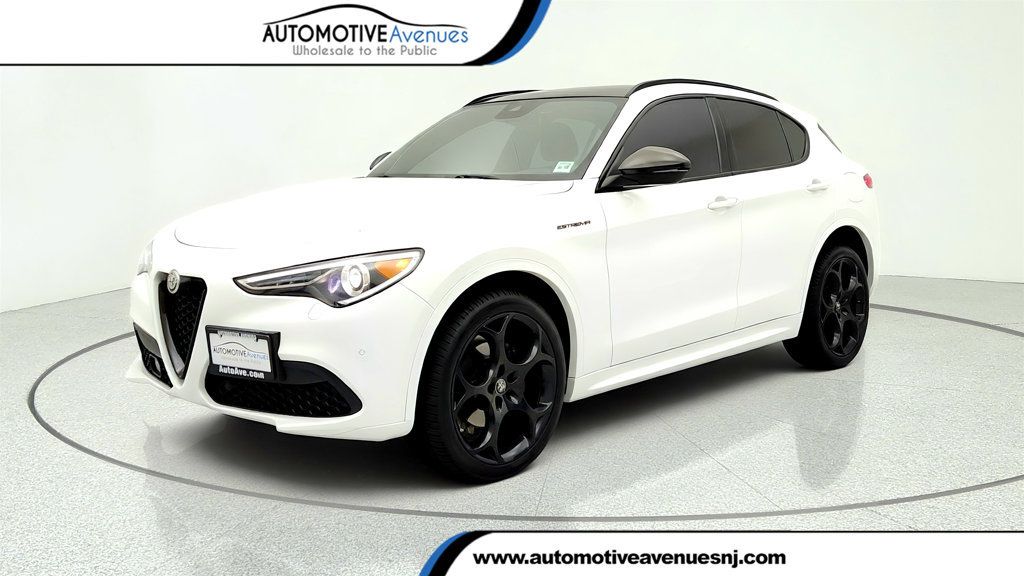 2023 Alfa Romeo Stelvio Estrema AWD w/ Estrema Package & Active Assist Plus Pkg - 23046049 | Video 1