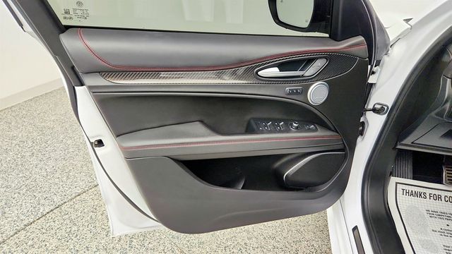 2023 Alfa Romeo Stelvio Estrema AWD w/ Estrema Package & Active Assist Plus Pkg - 23046049 - 10