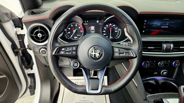2023 Alfa Romeo Stelvio Estrema AWD w/ Estrema Package & Active Assist Plus Pkg - 23046049 - 13
