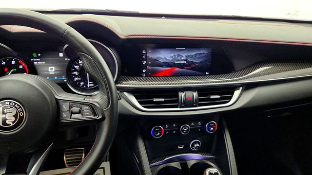 2023 Alfa Romeo Stelvio Estrema AWD w/ Estrema Package & Active Assist Plus Pkg - 23046049 - 17