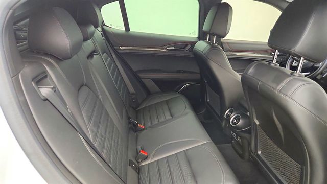 2023 Alfa Romeo Stelvio Estrema AWD w/ Estrema Package & Active Assist Plus Pkg - 23046049 - 23